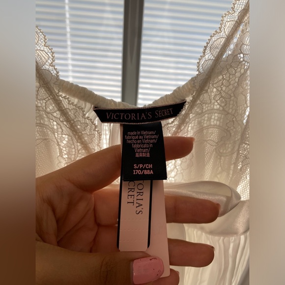 Victoria's Secret || Victoria’s Secret bridal Pleated Lace Babydoll lingerie - Picture 2 of 13